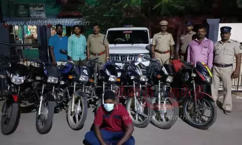 மோட்டார் சைக்கிள் திருட்டில் ஈடுபட்ட வாலிபர் கைது மோட்டார் சைக்கிள் திருட்டில் ஈடுபட்ட வாலிபர் கைது