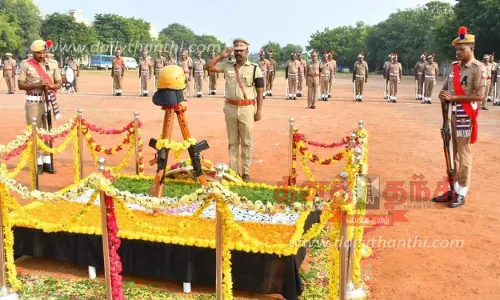 21 துப்பாக்கி குண்டுகள் முழங்க வீர வணக்க நாள் அனுசரிப்பு