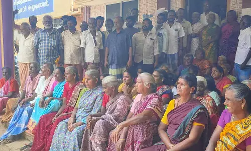 பேரூராட்சி அலுவலகத்தை பொதுமக்கள் முற்றுகை