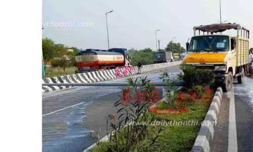 பெரம்பலூர் அருகே வேன் மீது சுற்றுலா பஸ் மோதி 4 பேர் காயம் பெரம்பலூர் அருகே வேன் மீது சுற்றுலா பஸ் மோதி 4 பேர் காயம்