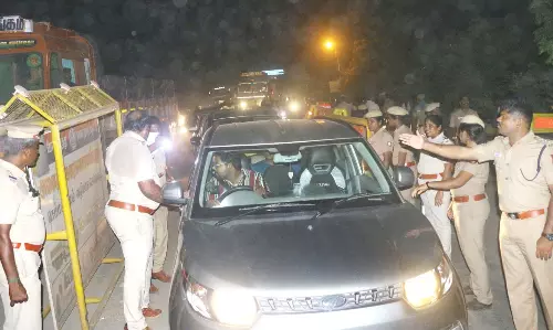 ஆல்பேட்டை சோதனை சாவடியில் நள்ளிரவில் போலீஸ் குவிப்பு ஆல்பேட்டை சோதனை சாவடியில் நள்ளிரவில் போலீஸ் குவிப்பு