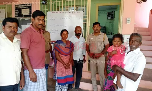 கோபி அருகே வாய்க்கால் கரையோரம் மீட்கப்பட்ட பெண் குழந்தை நல குழுமத்திடம் ஒப்படைப்பு கோபி அருகே வாய்க்கால் கரையோரம் மீட்கப்பட்ட பெண் குழந்தை நல குழுமத்திடம் ஒப்படைப்பு