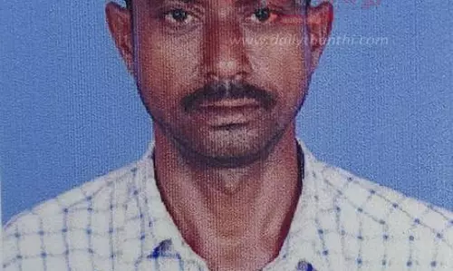 லாரி மோதி அரசு ஊழியர் சாவு லாரி மோதி அரசு ஊழியர் சாவு