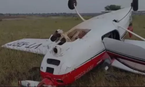 புனேவில் பயிற்சி விமானம் விபத்து