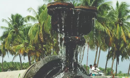 செயற்கை நீரூற்றா?...அலட்சிய நீரிழப்பா?... செயற்கை நீரூற்றா?...அலட்சிய நீரிழப்பா?...