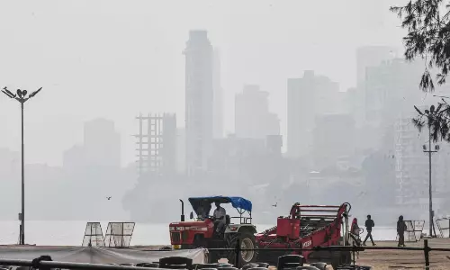 புனேயில் காற்று மாசு காரணமாக தினமும் 3-4 சிகரெட் புகைப்பது போல உள்ளது - சுப்ரியா சுலே எம்.பி. வேதனை