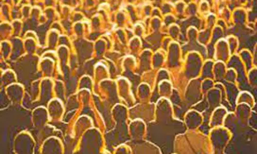 திருப்பத்தூரில் பொருட்கள் வாங்க பொதுமக்கள் குவிந்தனர் திருப்பத்தூரில் பொருட்கள் வாங்க பொதுமக்கள் குவிந்தனர்