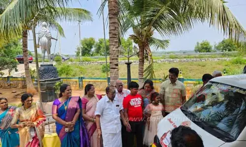 இலவச முதியோர் இல்லத்தில் உணவு வழங்கும் நிகழ்ச்சி