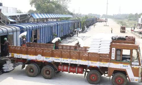 1,326 டன் ரேஷன் அரிசி மூட்டைகள் வாணிப கிடங்குகளுக்கு அனுப்பி வைப்பு