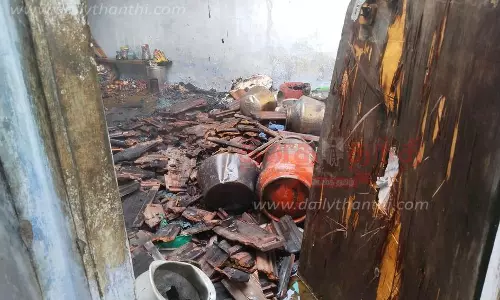 கியாஸ் கசிந்து வீட்டில் தீ விபத்து