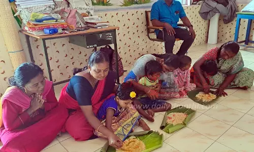 விஜயதசமியையொட்டி அங்கன்வாடி மையங்களில் மாணவர் சேர்க்கை தொடக்கம் விஜயதசமியையொட்டி அங்கன்வாடி மையங்களில் மாணவர் சேர்க்கை தொடக்கம்