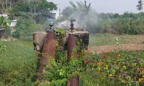குழாயில் உடைப்பு ஏற்பட்டு தண்ணீர் வீணாகும் அவலம்