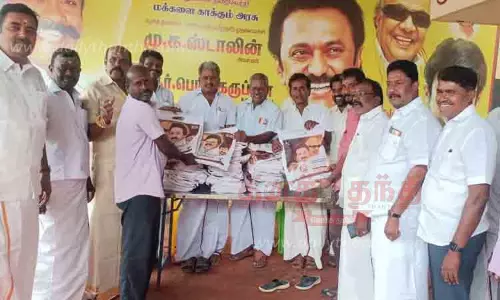 அமைச்சர் கே.ஆர்.பெரியகருப்பன் சார்பில் ஆட்டோ, வேன், கார் டிரைவர்களுக்கு சீருடை