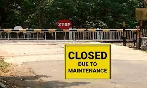 மேல்பாக்கம் ரெயில்வே கேட் பகுதியில் பராமரிப்பு பணி