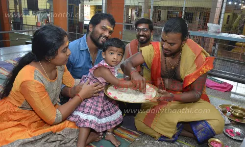 விஜயதசமியையொட்டி கிருஷ்ணகிரி அய்யப்பன் கோவிலில் எழுத்தறிவித்தல் நிகழ்ச்சி