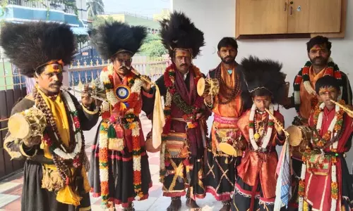 கண்டோபா சுவாமி மல்லேஸ்வரர் கோவிலில் வினோத நடனம் கண்டோபா சுவாமி மல்லேஸ்வரர் கோவிலில் வினோத நடனம்