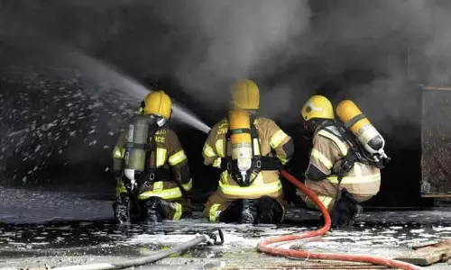 அபுதாபியில், அடுக்குமாடி குடியிருப்பில் தீ விபத்து