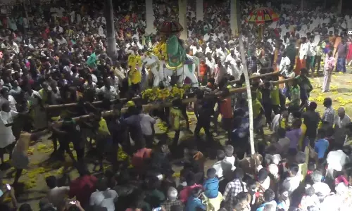 பெரியகாண்டியம்மன் கோவிலில் அம்பு போடும் நிகழ்ச்சி