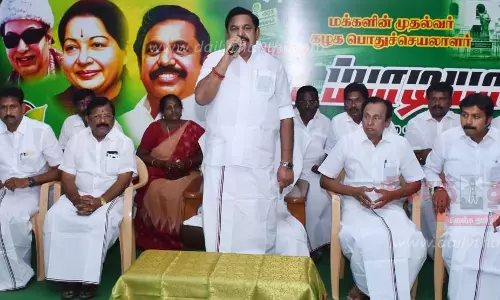 சிறுபான்மை மக்கள் எங்களிடம் பேசுவதால் தி.மு.க. பயப்படுகிறது