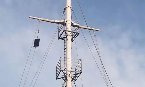 கடலூர் துறைமுகத்தில் 2ஆம் எண் புயல் எச்சரிக்கை கூண்டு ஏற்றம் கடலூர் துறைமுகத்தில் 2ஆம் எண் புயல் எச்சரிக்கை கூண்டு ஏற்றம்