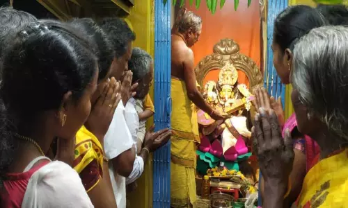 கோவில்பட்டி முத்துமாரியம்மன் கோவிலில் நவராத்திரி விழா கோவில்பட்டி முத்துமாரியம்மன் கோவிலில் நவராத்திரி விழா