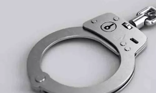 அடுத்தடுத்த கடைகளில் திருடிய வாலிபர் கைது