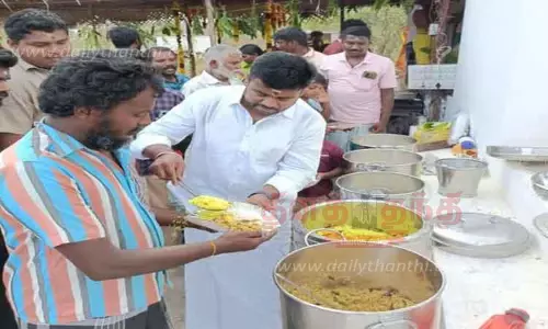 கோவிலில் அன்னதானம்