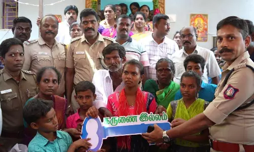 தொழிலாளியை இழந்து தவித்த குடும்பத்திற்கு புதிய வீடு கட்டிக்கொடுத்த போலீசார் விருத்தாசலத்தில் நெகிழ்ச்சி சம்பவம் தொழிலாளியை இழந்து தவித்த குடும்பத்திற்கு புதிய வீடு கட்டிக்கொடுத்த போலீசார் விருத்தாசலத்தில் நெகிழ்ச்சி சம்பவம்