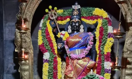 பாண்டலம் ஏரிக்கரை துர்க்கையம்மன் கோவிலில் நவராத்திரி விழா நிறைவு பாண்டலம் ஏரிக்கரை துர்க்கையம்மன் கோவிலில் நவராத்திரி விழா நிறைவு