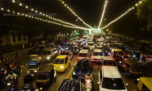 மைசூருவில் போக்குவரத்து நெரிசல்; வாகன ஓட்டிகள் அவதி