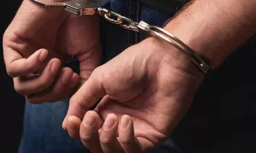 சக ஊழியர் குத்திக்கொலை; ஆசிய நபர் கைது