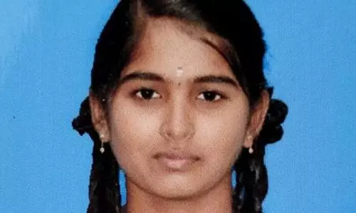 மணப்பாறை அருகே 10-ம் வகுப்பு மாணவி தூக்குப்போட்டு தற்ெகாலை