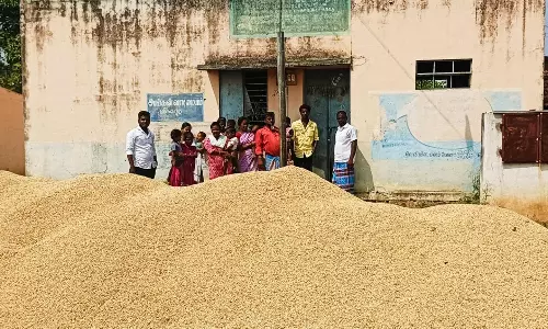 அங்கன்வாடி மையத்துக்கு பூட்டுப் போட்டு பெற்றோர்கள் திடீர் போராட்டம்