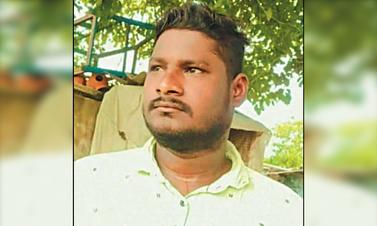 குடிநீர் குழாய் பதிக்க பள்ளம் தோண்டியபோது சுவர் இடிந்து விழுந்து வாலிபர் பலி