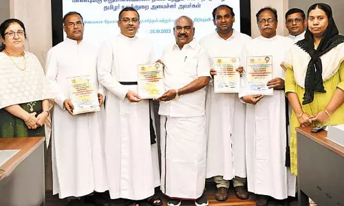 தொன்மையான தேவாலயங்களுக்கு பழுதுபார்த்தல், புனரமைத்தலுக்கான நிதியுதவி - ஆலய நிர்வாகிகளிடம் அமைச்சர் செஞ்சி மஸ்தான் வழங்கினார்