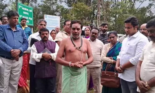 பஸ் விபத்தில் இறந்தவர்களுக்காக கூட்டு பிரார்த்தனை