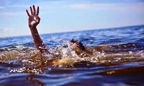 முல்லைப்பெரியாற்றில் அடித்து செல்லப்பட்ட கல்லூரி மாணவர் முல்லைப்பெரியாற்றில் அடித்து செல்லப்பட்ட கல்லூரி மாணவர்