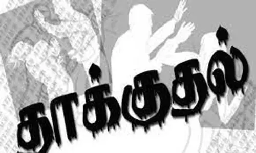 குலசேகரன்பட்டினம் தசரா விழாவில்டீக்கடை நடத்திய பெண்களிடம் மாமூல் கேட்டு தாக்குதல்; 2 பேர் கைது குலசேகரன்பட்டினம் தசரா விழாவில்டீக்கடை நடத்திய பெண்களிடம் மாமூல் கேட்டு தாக்குதல்; 2 பேர் கைது