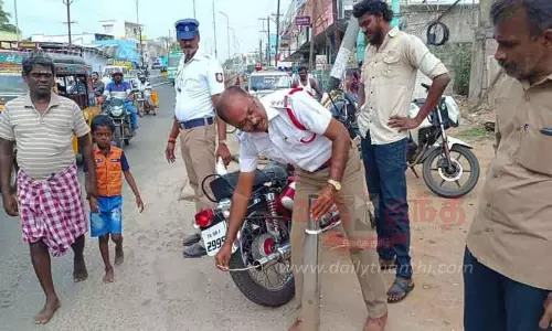 அதிக ஒலி எழுப்பிய மோட்டார் சைக்கிள்களுக்கு அபராதம் அதிக ஒலி எழுப்பிய மோட்டார் சைக்கிள்களுக்கு அபராதம்