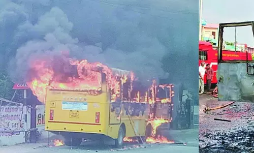 சிதம்பரம் அருகே தனியார் பள்ளி பஸ் தீப்பிடித்து எரிந்ததால் பரபரப்பு