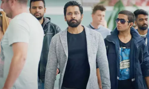 கிரிக்கெட் டீம் மாதிரி இருந்தா நல்லாருக்கும்- ட்ரெண்டாகும் துருவ நட்சத்திரம் டிரைலர்