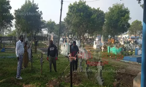 கல்லறை தோட்டத்தில் புதர் செடிகள் அகற்றம்