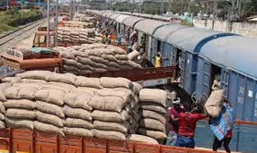 தஞ்சையில் இருந்து சென்னை, தர்மபுரிக்கு அரவைக்காக நெல்