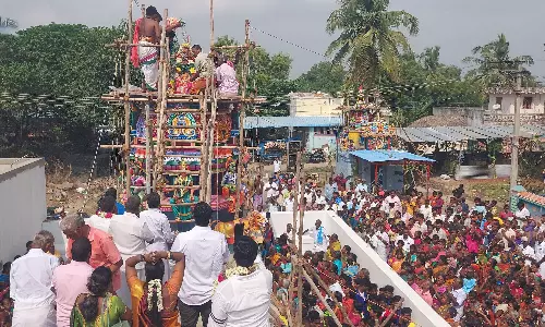 வேங்கைவாடி மாரியம்மன் கோவில் கும்பாபிஷேகம்; திரளான பக்தர்கள் சாமி தரிசனம் வேங்கைவாடி மாரியம்மன் கோவில் கும்பாபிஷேகம்; திரளான பக்தர்கள் சாமி தரிசனம்