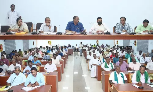 பருவமழை தொடங்கும் முன் அனைத்து ஏரி, குளங்களையும் தூர் வார வேண்டும்; குறைகேட்பு கூட்டத்தில் விவசாயிகள் கோரிக்கை