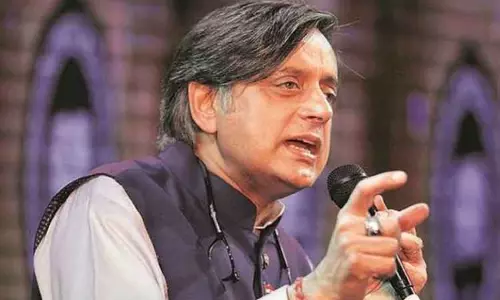 கேரளா குண்டுவெடிப்பு; வன்முறையால் வன்முறையைத் தவிர வேறு எதையும் சாதிக்க முடியாது - சசி தரூர் எம்.பி.