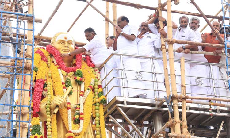 தேவர் ஜெயந்தி: கோரிப்பாளையத்தில் உள்ள முத்துராமலிங்க தேவர் சிலைக்கு ஓ.பன்னீர்செல்வம் மரியாதை