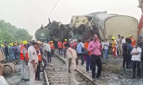 ஆந்திராவில் 2 ரெயில்கள் மோதி விபத்து: பலி எண்ணிக்கை 13ஆக உயர்வு