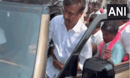 பிரசார களத்தில் பி.ஆர்.எஸ். எம்.பி-க்கு கத்திக்குத்து.. தெலங்கானாவில் அதிர்ச்சி.! பிரசார களத்தில் பி.ஆர்.எஸ். எம்.பி-க்கு கத்திக்குத்து.. தெலங்கானாவில் அதிர்ச்சி.!