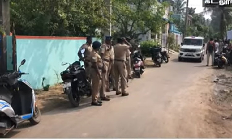 கடலூரில் 300க்கும் மேற்பட்ட வீடுகளில் போலீசார் அதிரடி சோதனை